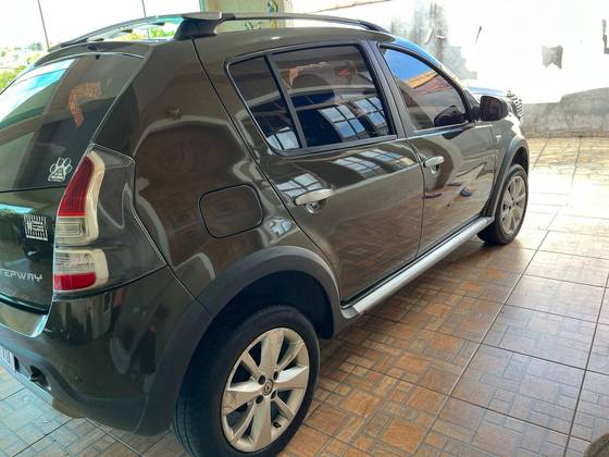 RENAULT SANDERO 1.6 STEPWAY 16V FLEX 4P AUTOMÁTICO